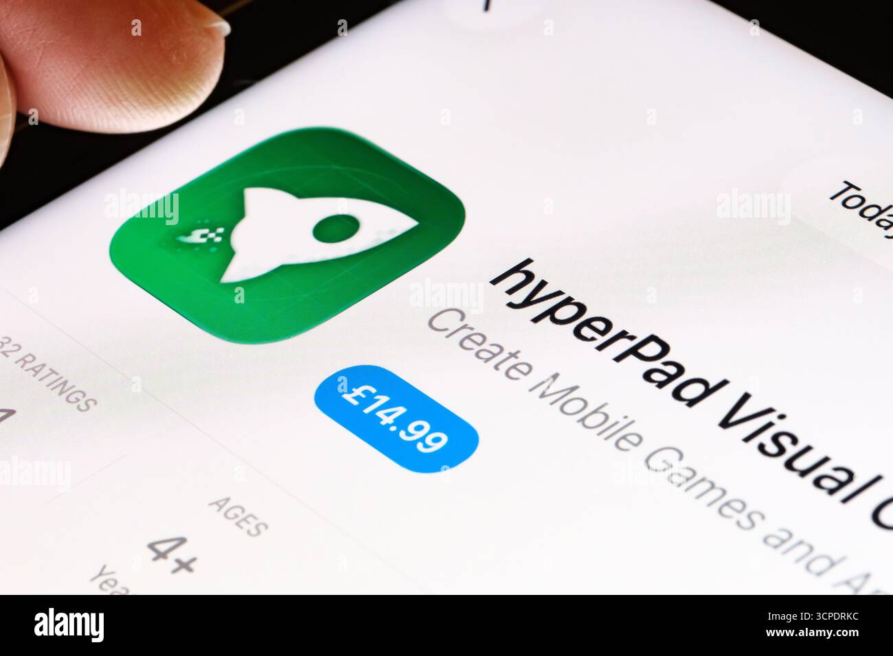 Visuelle HyperPad-Codierung auf dem iPad mit Äpfeln neues Liquid Glass aktualisiertes App-Design iOS 26 App-Angebot im App Store. Stafford, Vereinigtes Königreich, 25. September Stockfoto