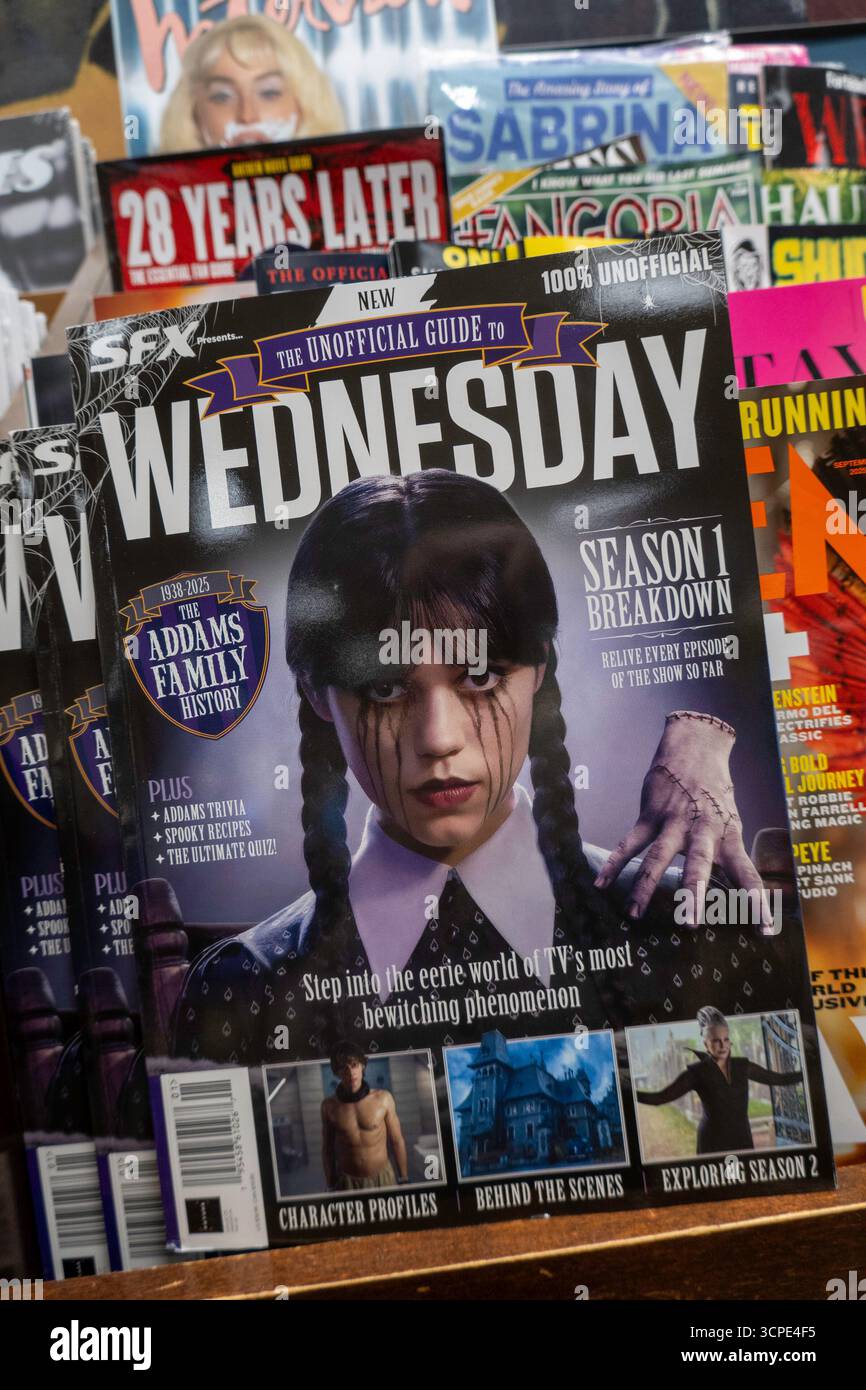 Barnes & Noble Booksellers auf der Fifth Avenue in New York City bietet eine große Auswahl an Büchern und Zeitschriften, USA 2025 Stockfoto