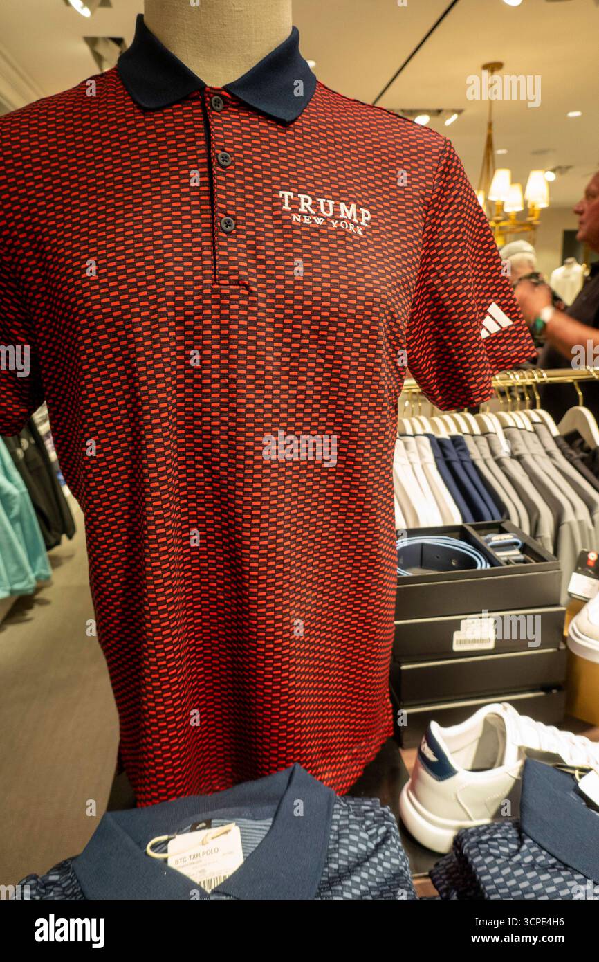 Der Trump Store im Trump Tower an der Fifth Avenue verkauft Markenartikel und Souvenirs für den 45./47. POTUS, New York City, USA 2025 Stockfoto