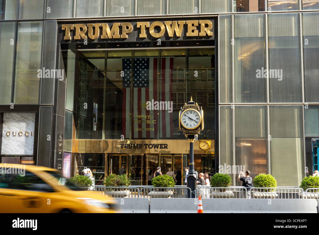 Trump Tower ist ein Büro- und Wohnhaus-Wolkenkratzer in Midtown Manhattan an der Fifth Avenue, New York City, USA 2025 Stockfoto