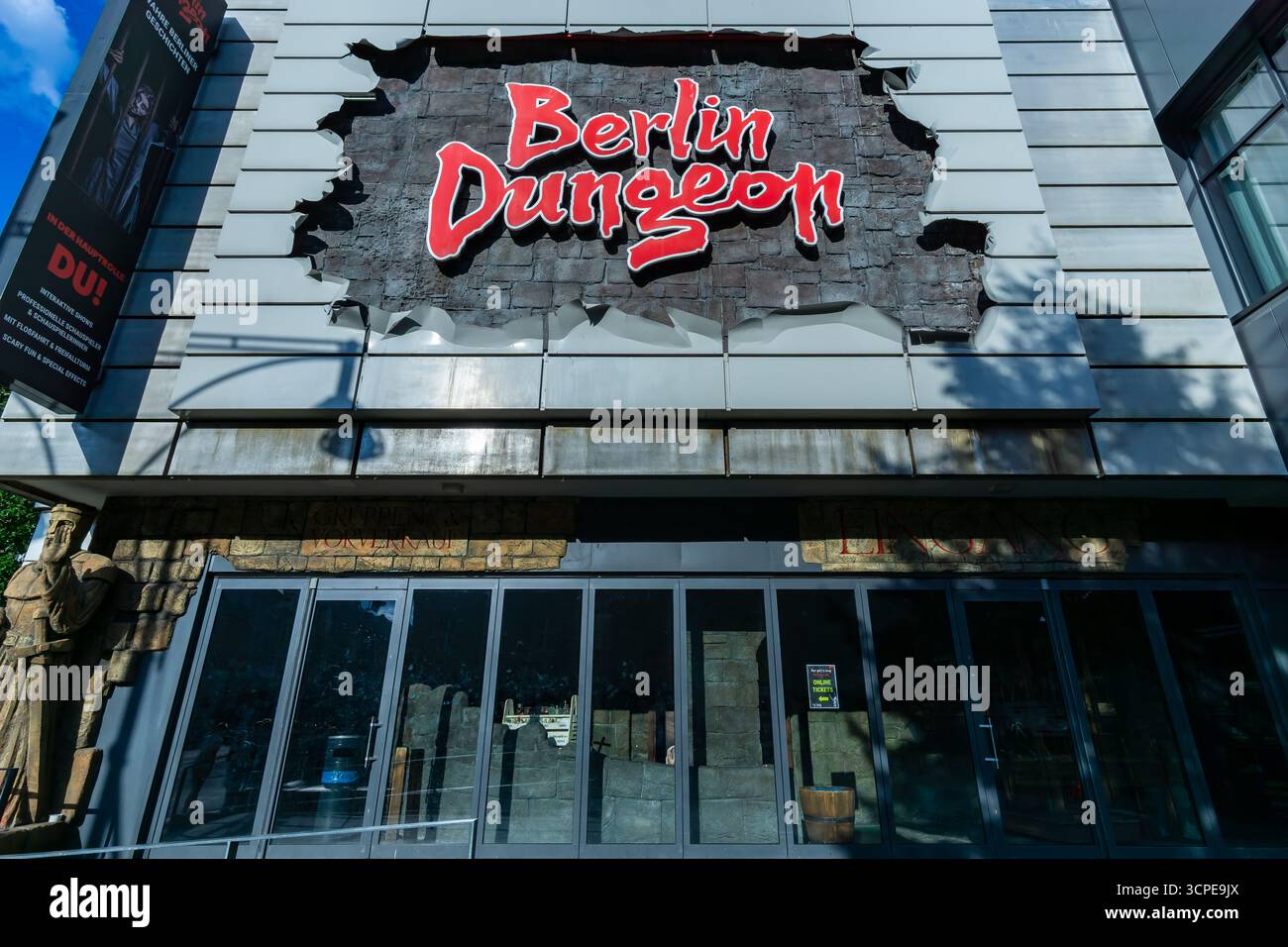 Vordereingang der Horrorattraktion Berlin Dungeon im Stadtzentrum Stockfoto