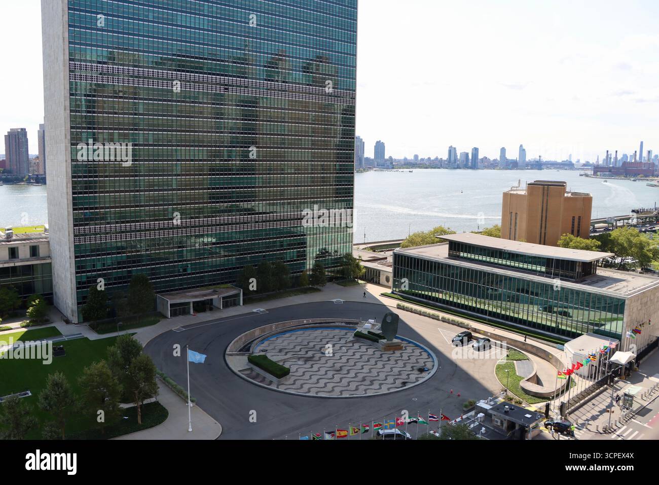 Gebäude der Vereinten Nationen an der First Avenue in Manhattan, New York, September 2025 Stockfoto