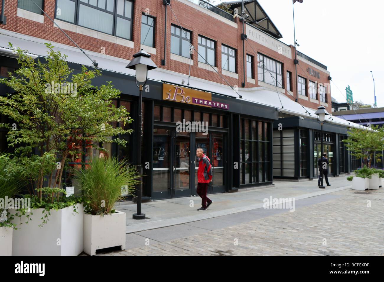 Die IPIC-Kinos im Fulton Market Building in South Street Seaport, Süd-Manhattan, New York City, September 2025 Stockfoto
