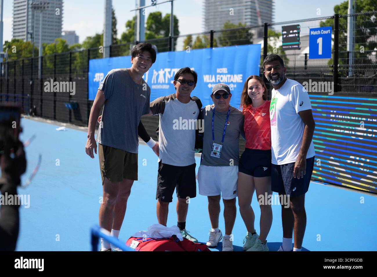Tokio, Japan. September 2025. Rohan Bopanna aus Indien und Takeru Yuzuki aus Japan während der Übungssession vor dem bevorstehenden Spiel der zweiten Runde des Doppelspiels der ATP500 Kinoshita Group Japan Open Tennis Championships 2025.Credit:Ranjith Kumar/Alamy Live News Stockfoto