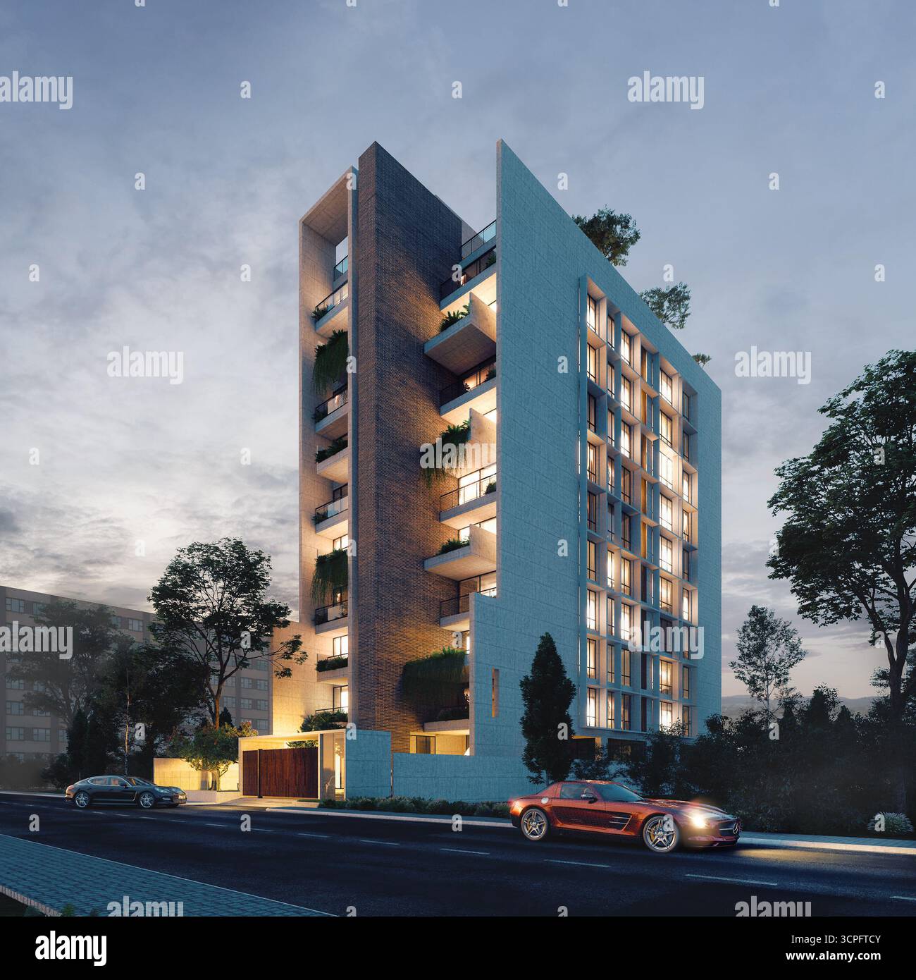 Nachtszene: Gehobenes Stadtgebäude mit dynamischen Ampelpfaden Stockfoto