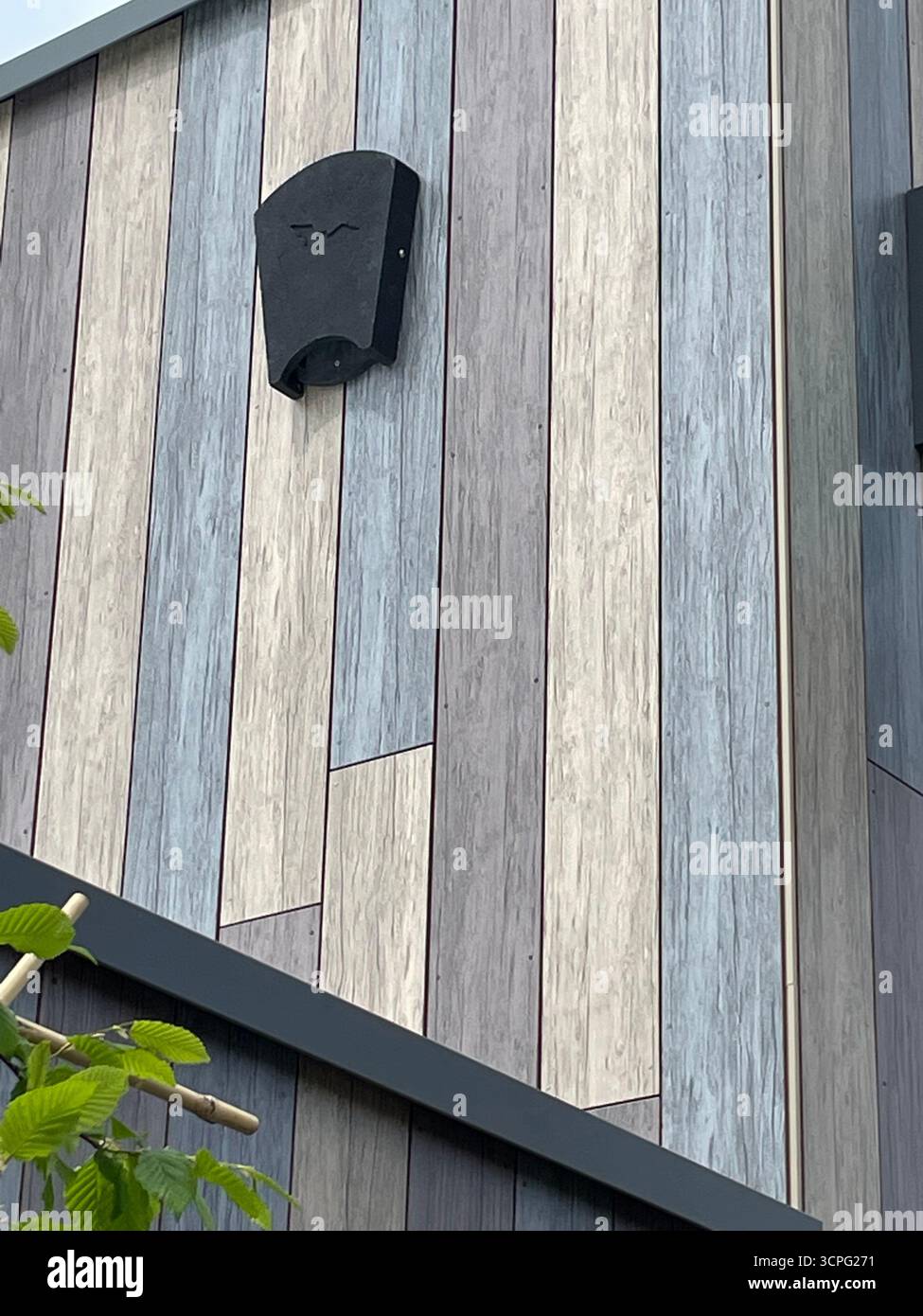 Brandneuer, nachhaltiger 24-Stunden-Laden - Smartphone-aufgenommenes Stockfoto