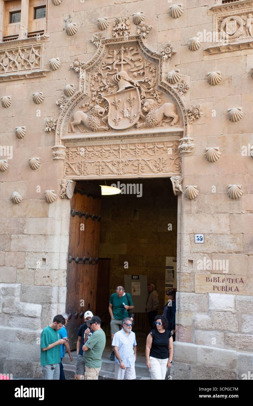 Casa de las Conchas 1493 bis 1517, heute öffentliche Bibliothek Salamanca Stockfoto