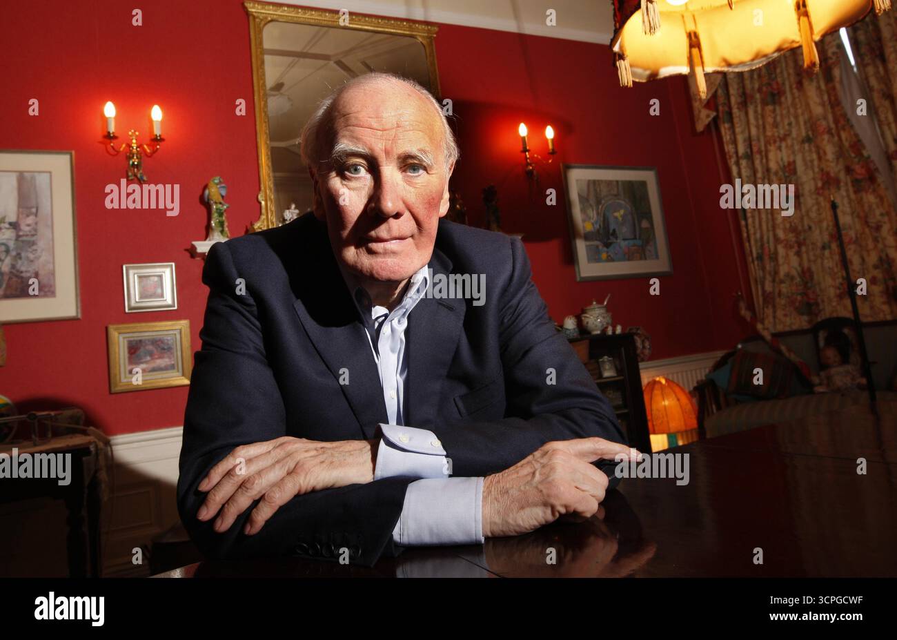 Aktenfoto von Sir Menzies Campbell vom 10/07 in seinem Haus in Edinburgh. Lord Ming Campbell, ehemaliger Führer der Liberaldemokraten, sei im Alter von 84 Jahren gestorben, sagte die Partei. Ausgabedatum: Freitag, 26. September 2025. Stockfoto