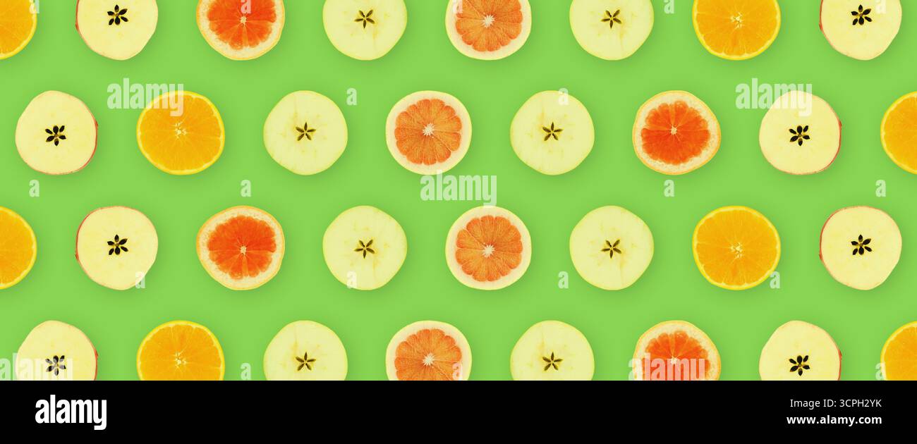 Ein Muster, in dem Scheiben verschiedener Obstsorten aufeinander ausgerichtet sind. Geometrische wiederholte Fruchtflachlagen modernes Muster. Stockfoto