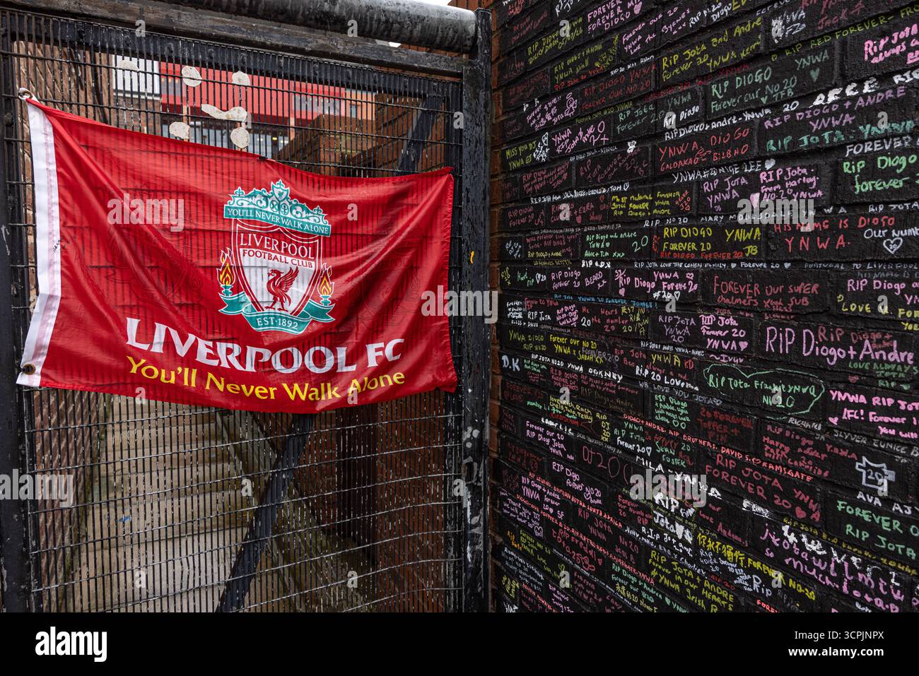 Wandgemälde „Forever 20 Diogo Jota“ in Anfield zu Ehren des verstorbenen Liverpool-Fußballclubs und Portugals internationaler Stürmer. Liverpool, Großbritannien Stockfoto