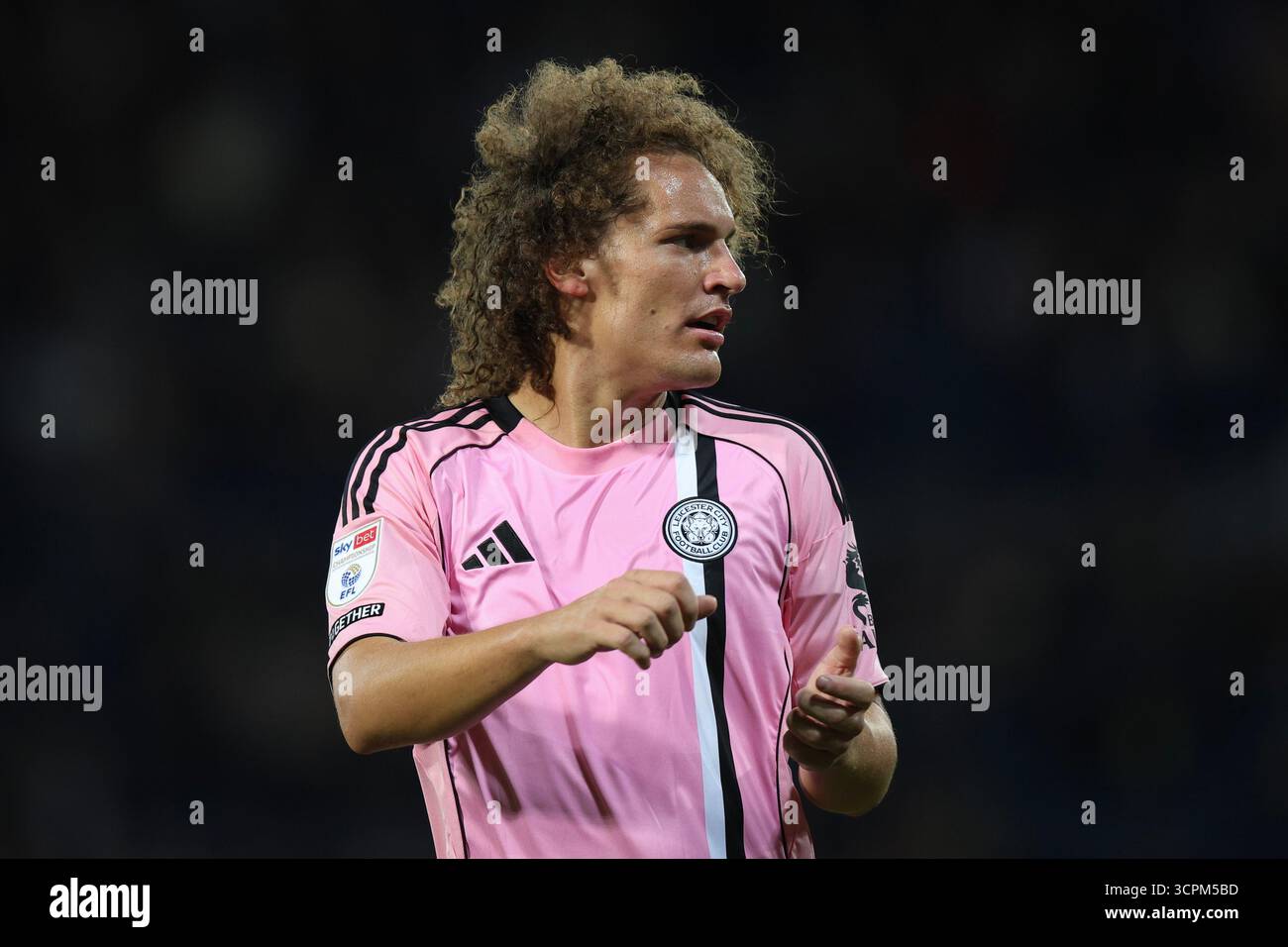 West Bromwich, Großbritannien. September 2025. Wout Faes aus Leicester City während des West Bromwich Albion vs Leicester City Sky Bet Championship Matches in den Hawthorns, West Bromwich. Der Bildnachweis sollte lauten: James Baylis/Sportimage Credit: Sportimage Ltd/Alamy Live News Stockfoto