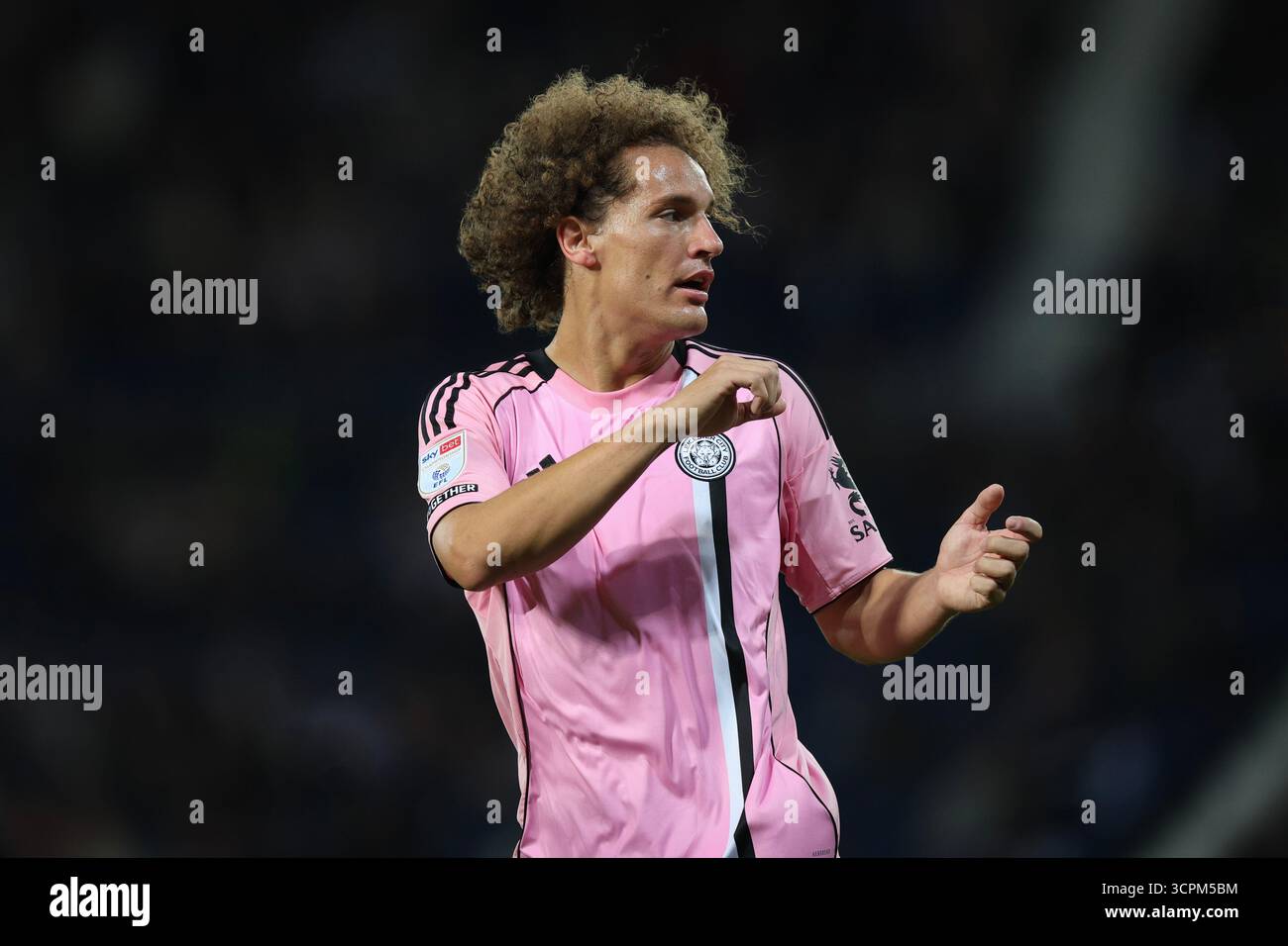 West Bromwich, Großbritannien. September 2025. Wout Faes aus Leicester City während des West Bromwich Albion vs Leicester City Sky Bet Championship Matches in den Hawthorns, West Bromwich. Der Bildnachweis sollte lauten: James Baylis/Sportimage Credit: Sportimage Ltd/Alamy Live News Stockfoto