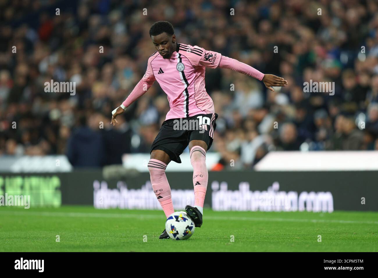 West Bromwich, Großbritannien. September 2025. Stephy Mavididi aus Leicester City während des West Bromwich Albion vs Leicester City Sky Bet Championship Matches bei den Hawthorns, West Bromwich. Der Bildnachweis sollte lauten: James Baylis/Sportimage Credit: Sportimage Ltd/Alamy Live News Stockfoto