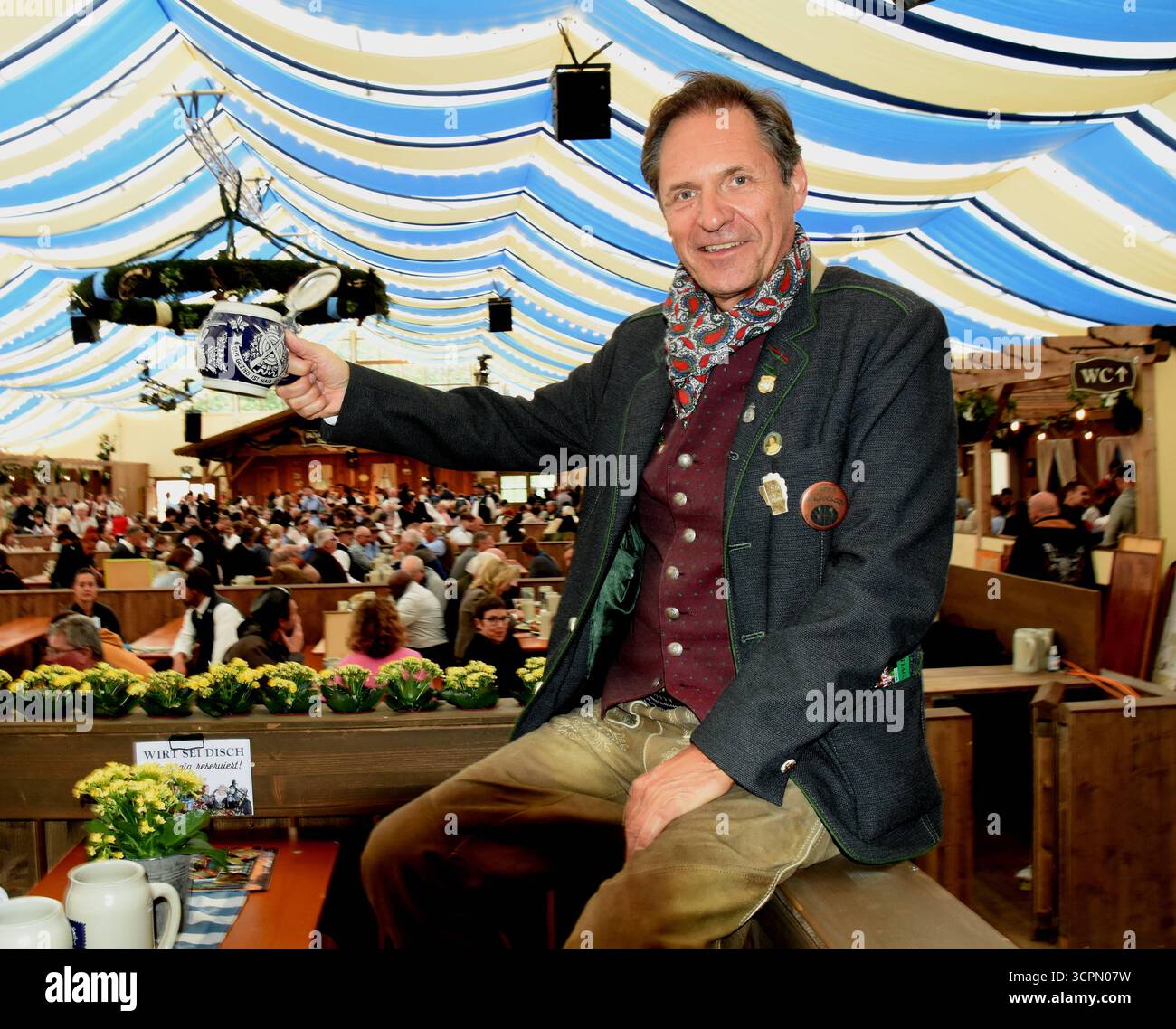 Mnchen 26.09.2025 Theresienwiese Oktoberfest Oide Wiesn Boandlkramerei  Festzelt Winfried Frey Schauspieler -Moderator und Besucher Mnchen ***  Mnchen 26 09 2025 Theresienwiese Oktoberfest Oide Wiesn Boandlkramerei Zelt  Winfried Frey Schauspieler ...