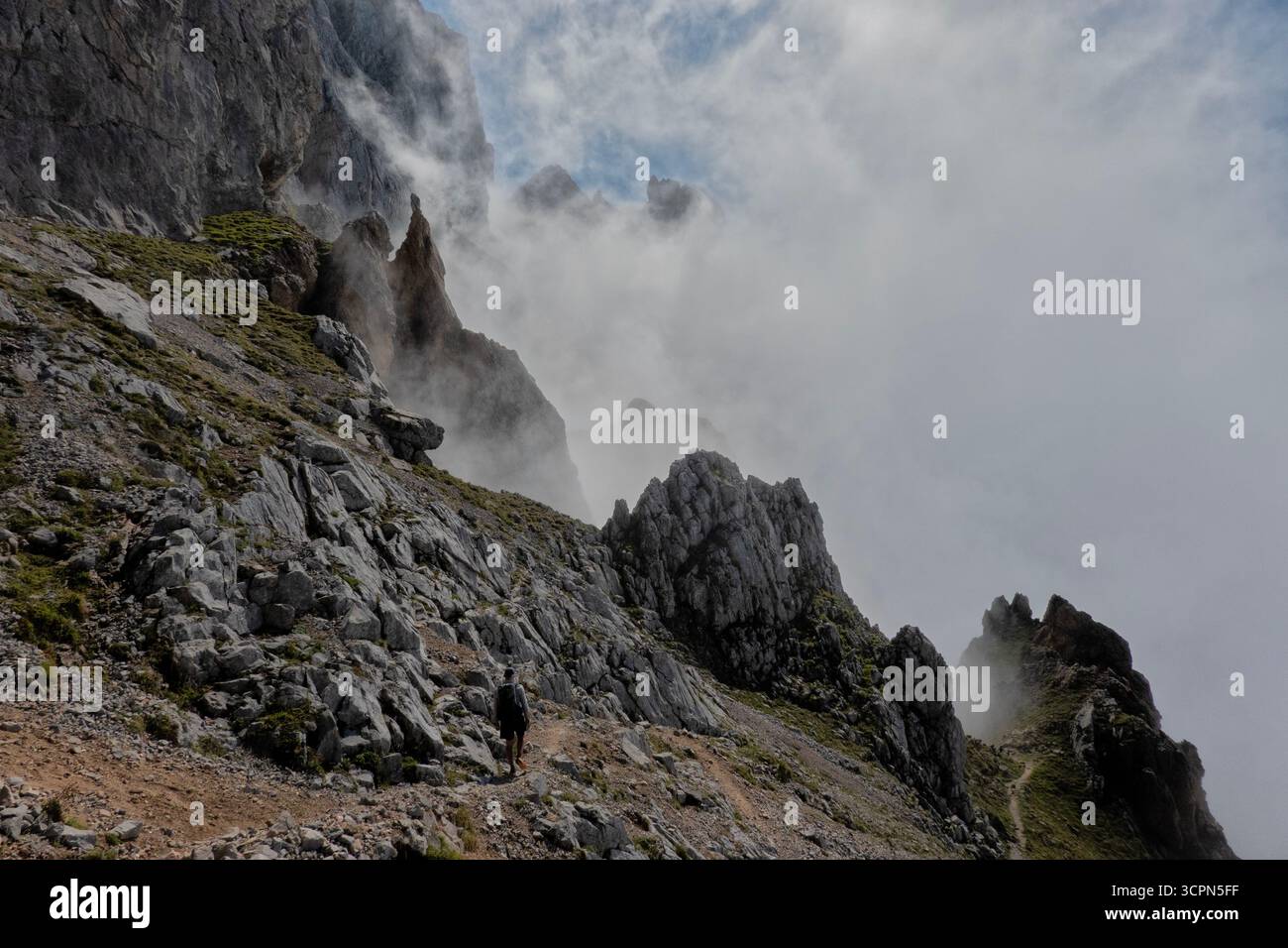 Abstieg des westlichen Massivs im Nationalpark Picos de Europa, Kastilien und Leon, Spanien Stockfoto