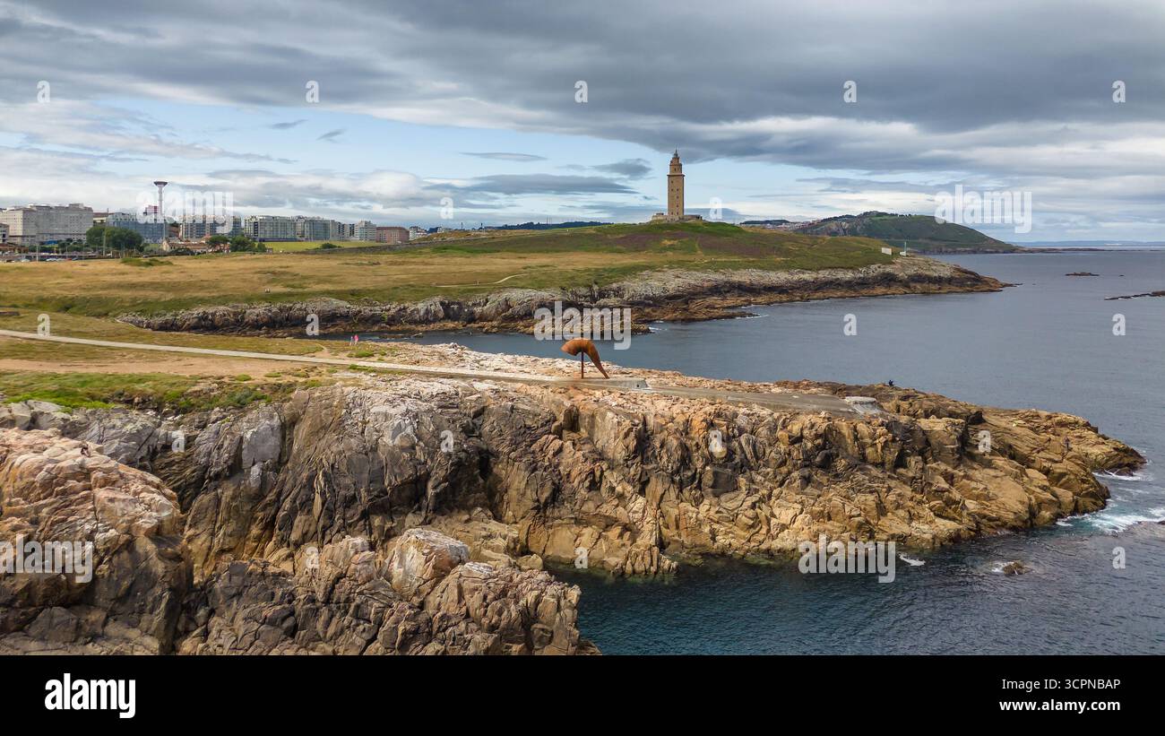 Turm des Herkules in A Coruna, Galicien, Spanien. Historischer Torre de Herkules in Nordspanien. Ein alter römischer Leuchtturm in Coruna. Stockfoto