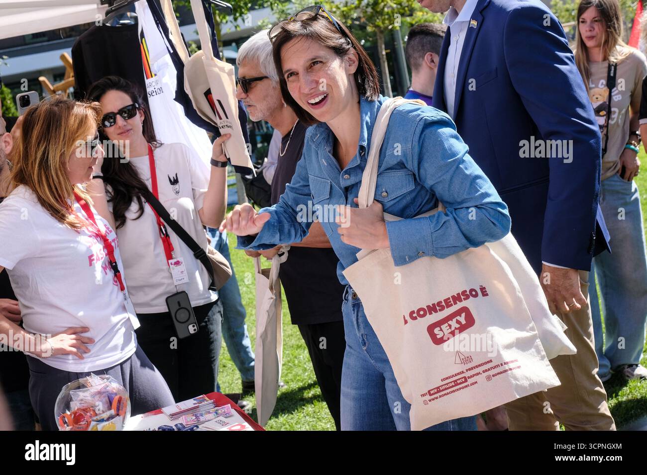 Roma, Italien. September 2025. Elly Schlein PD in Occasione del 40mo della fondazione di arcigay. Roma, Sabato 27 Settembre 2025. (foto Mauro Scrobogna/LaPresse) Elly Schlein PD anlässlich des 40. Jahrestages der Gründung von Arcigay. Rom, Samstag, 27. September 2025. (Foto: Mauro Scrobogna/LaPresse) Credit: LaPresse/Alamy Live News Stockfoto