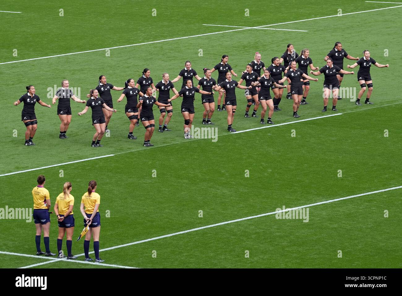 Neuseeland tritt im Allianz Stadium in London beim Bronze-Finale der Frauen-Rugby-Weltmeisterschaft ein Haka auf. Bilddatum: Samstag, 27. September 2025. Stockfoto