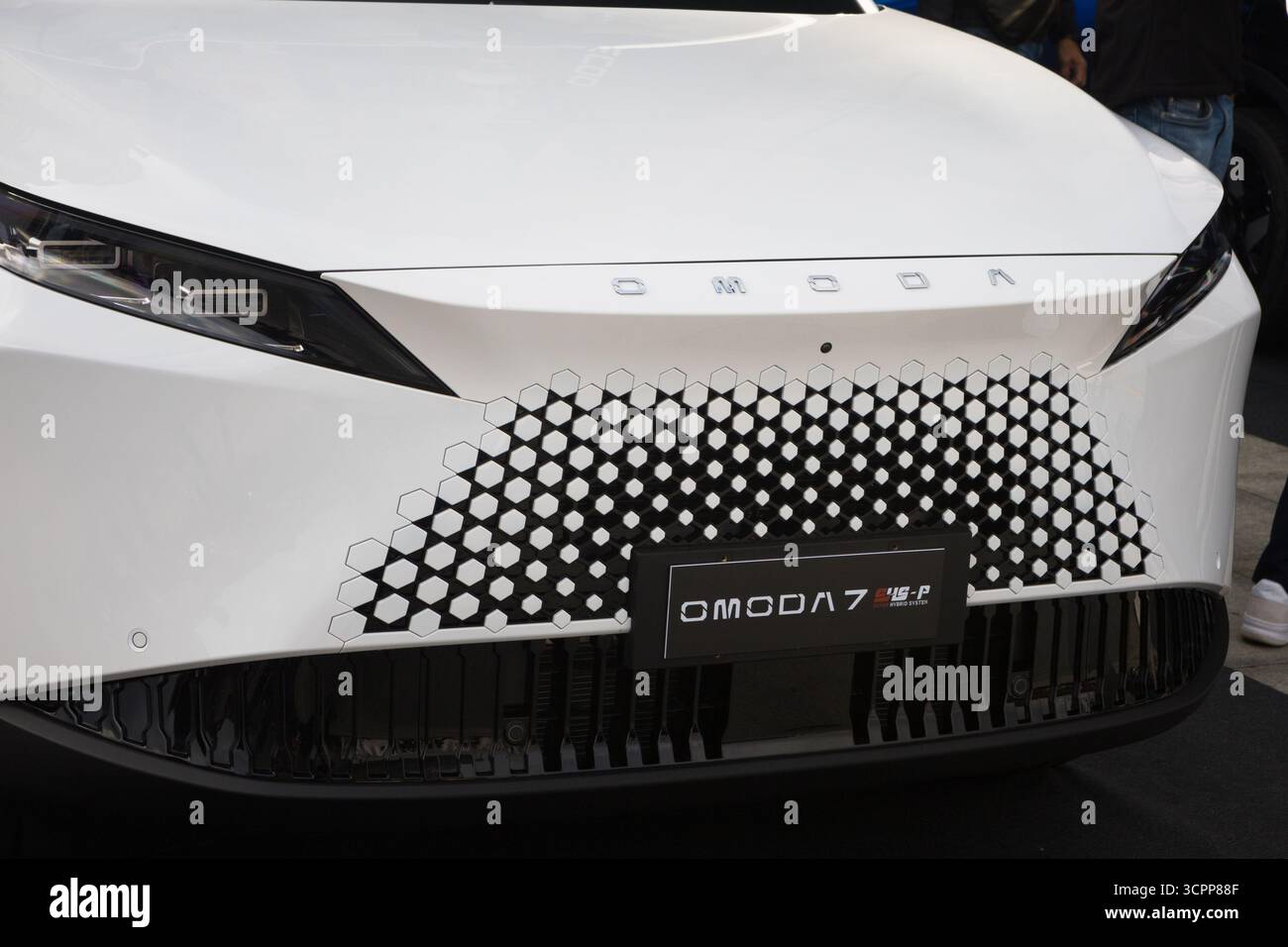 Turin, Italien. September 2025. Detail vorne und Logo des Omoda Car auf der Turin Car Show 2025 (Salone Auto Torino) Credit: Marco Destefanis/Alamy Live News Stockfoto