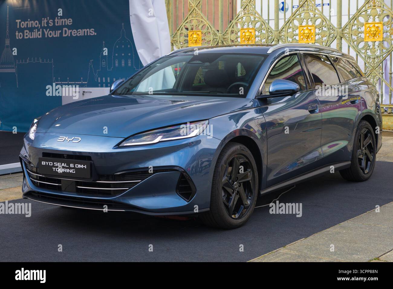 Turin, Italien. September 2025. BYD Seal 6 DM-i Touring auf der Turin Car Show 2025 (Salone Auto Turin) Credit: Marco Destefanis/Alamy Live News Stockfoto