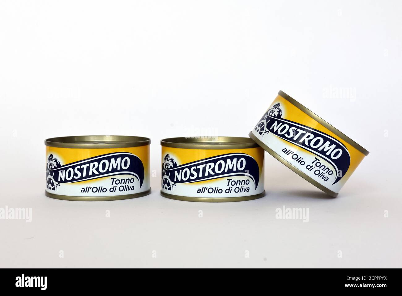 Nostromo-Thunfisch in Olivenöldosen Stockfoto