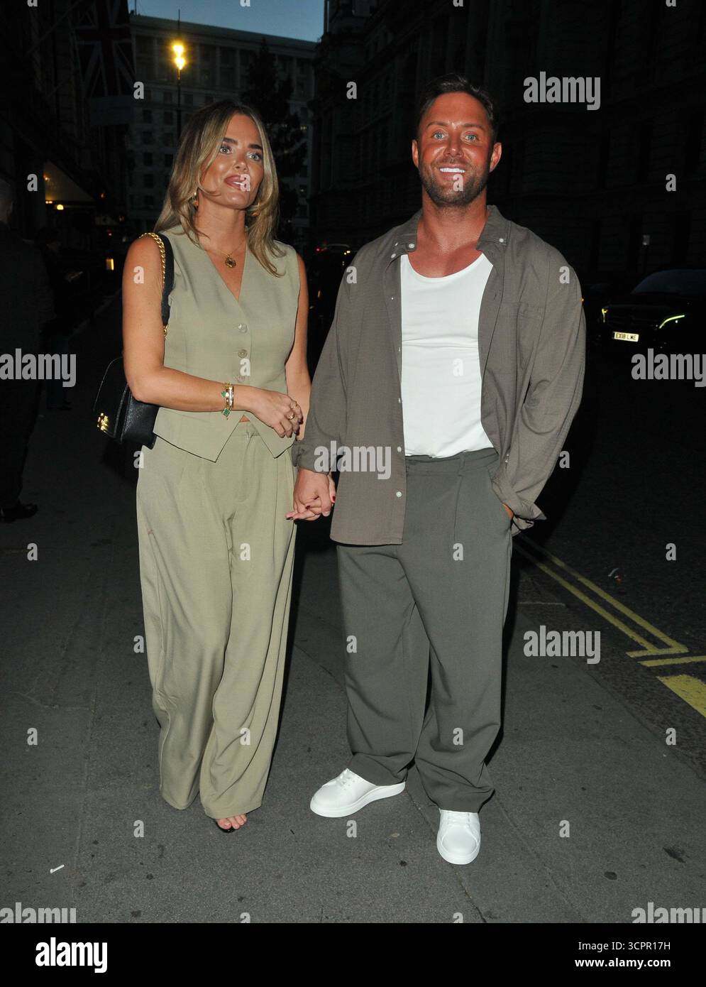 Sophie Pontin und Ricci Guarnaccio auf der LFW s/s 2026 Barrus Catwalk Show, dem Royal Horseguards Hotel, Whitehall Court, am Freitag, den 19. September 2025 Stockfoto