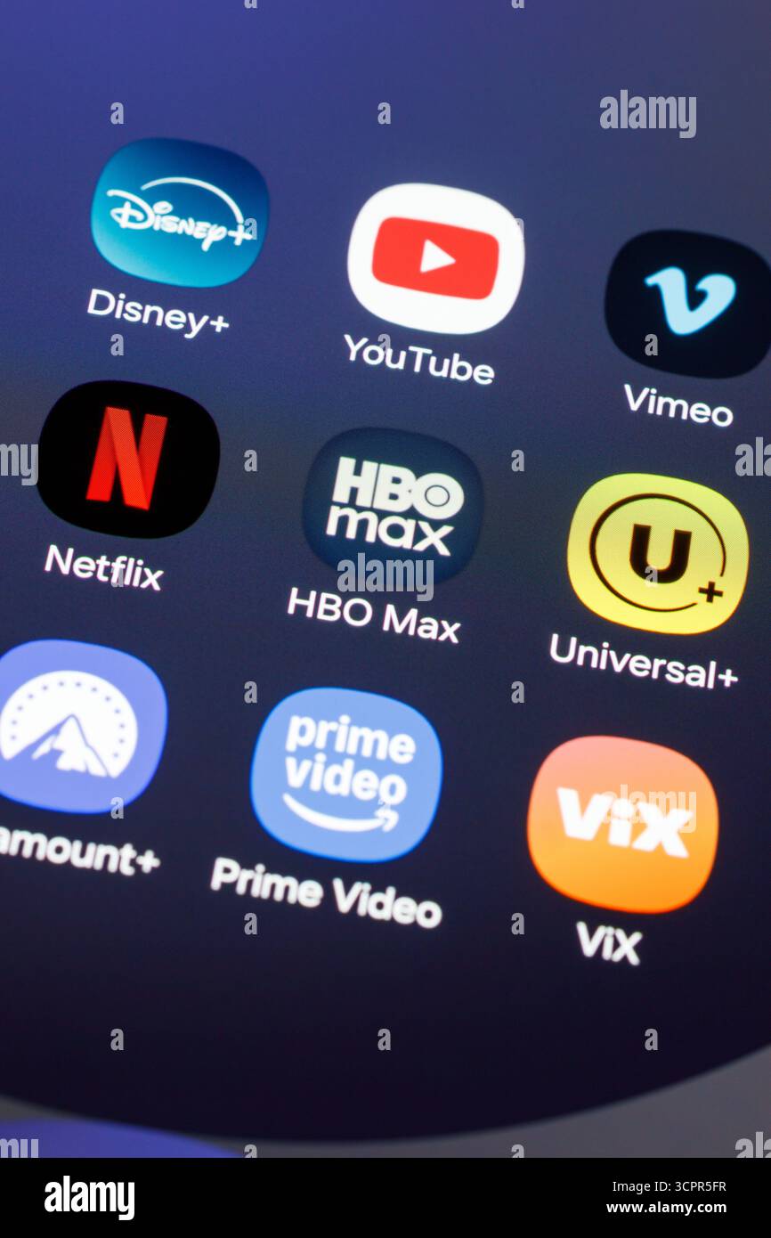 Buenos Aires, Argentinien - 27. September 2025: Mehrere Streaming-Apps auf dem Bildschirm eines Mobiltelefons. Stockfoto