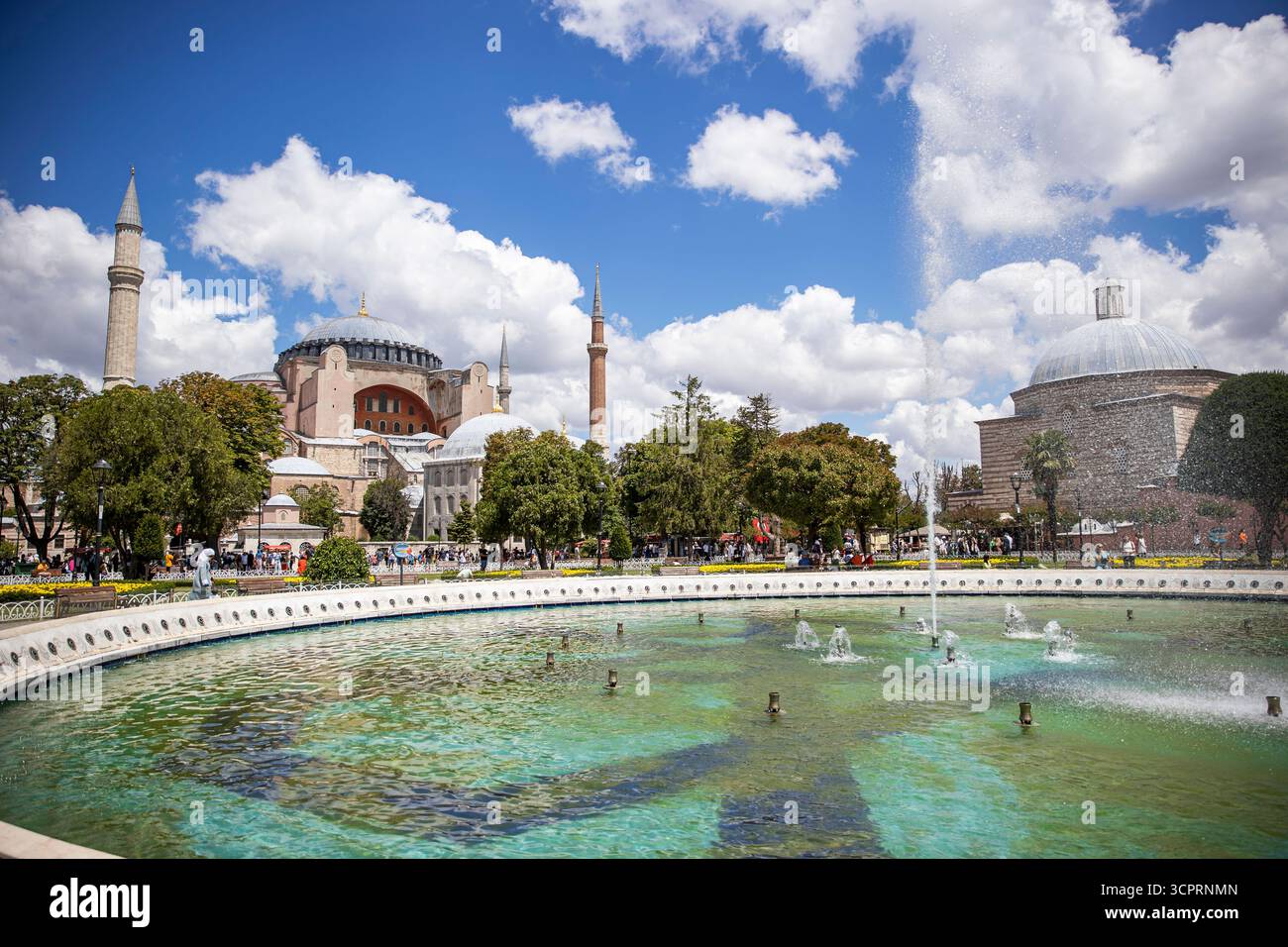 Hagia Sophia in Istanbul, Türkei, Historische byzantinische und osmanische Architektur, Ikonische Kuppel und Minarette in der Altstadt Stockfoto