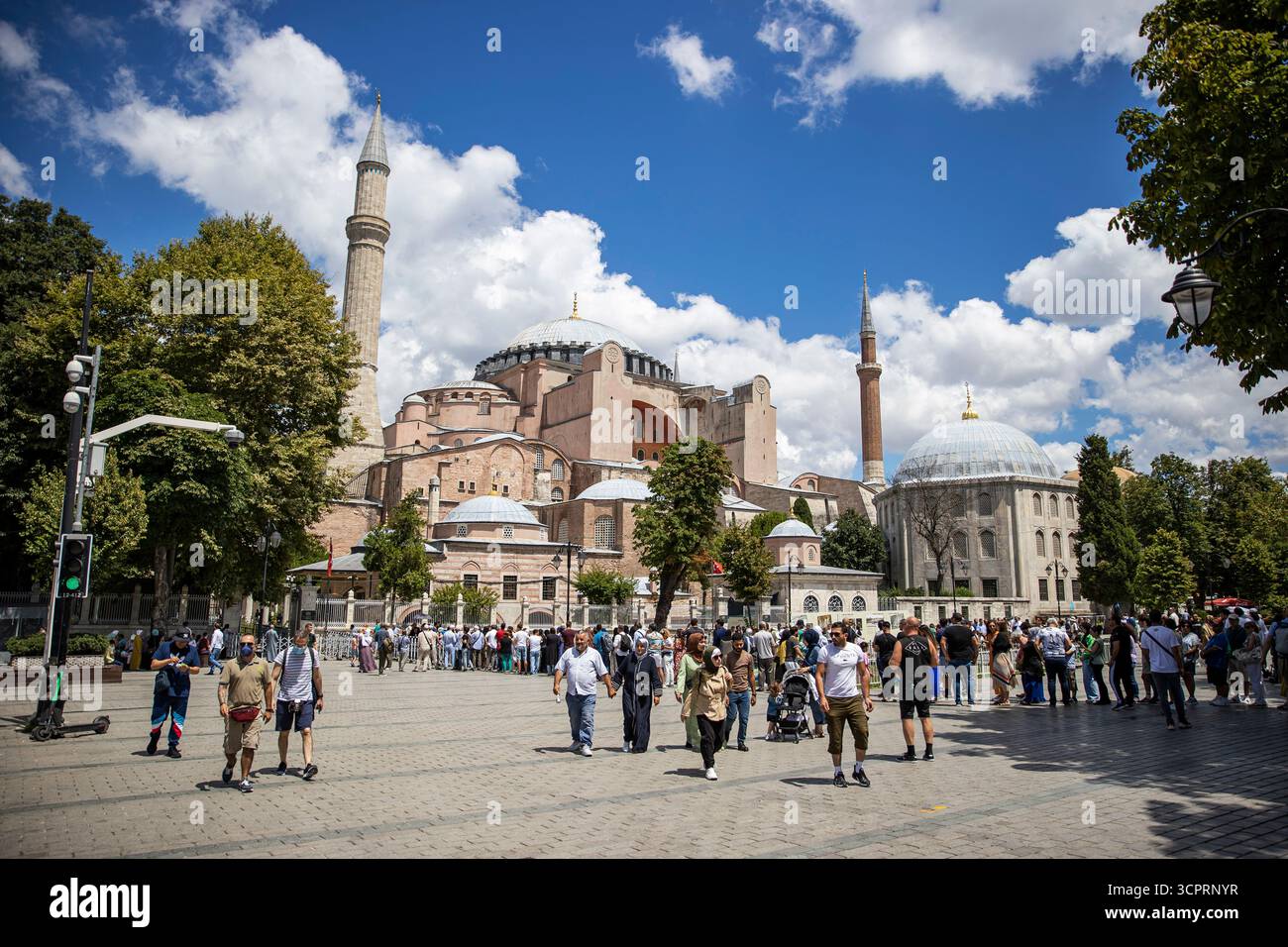 Hagia Sophia in Istanbul, Türkei, Historische byzantinische und osmanische Architektur, Ikonische Kuppel und Minarette in der Altstadt Stockfoto
