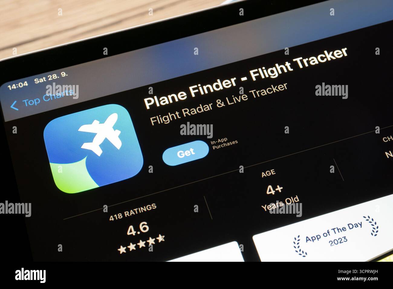 Ostrava, Tschechien – 28. September 2024: Apple App Store mit Flugzeugfinder – mobile App Flight Tracker Stockfoto