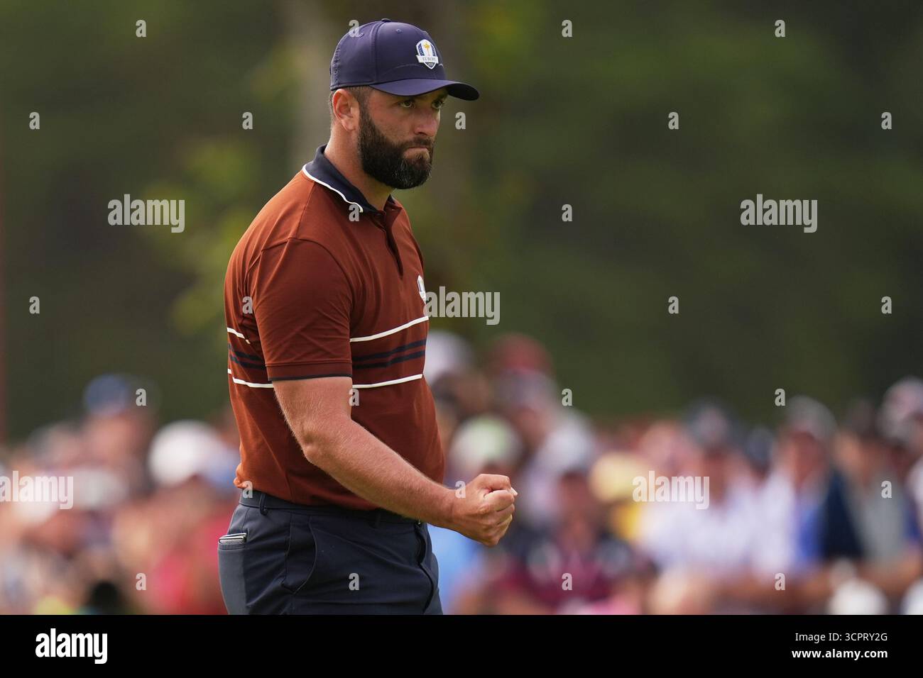 Europe's Jon Rahm celebrates after a putt on the ninth hole at Bethpage Black golf course during the Ryder Cup golf tournament, Saturday, Sept. 27, 2025, in Farmingdale, N.Y. (AP Photo/Seth Wenig) Stockfoto