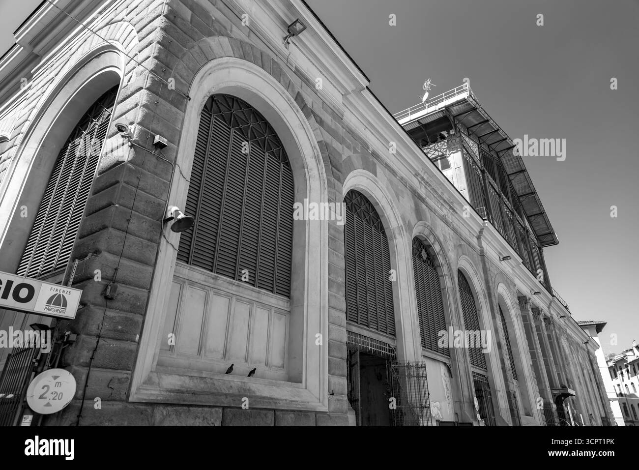 Florenz, Italien - 5. April 2022: Der Mercato Centrale ist ein Lebensmittelmarkt zwischen Via dell'Ariento, Via Sant'Antonino und Via Panicale, Florenz. Stockfoto