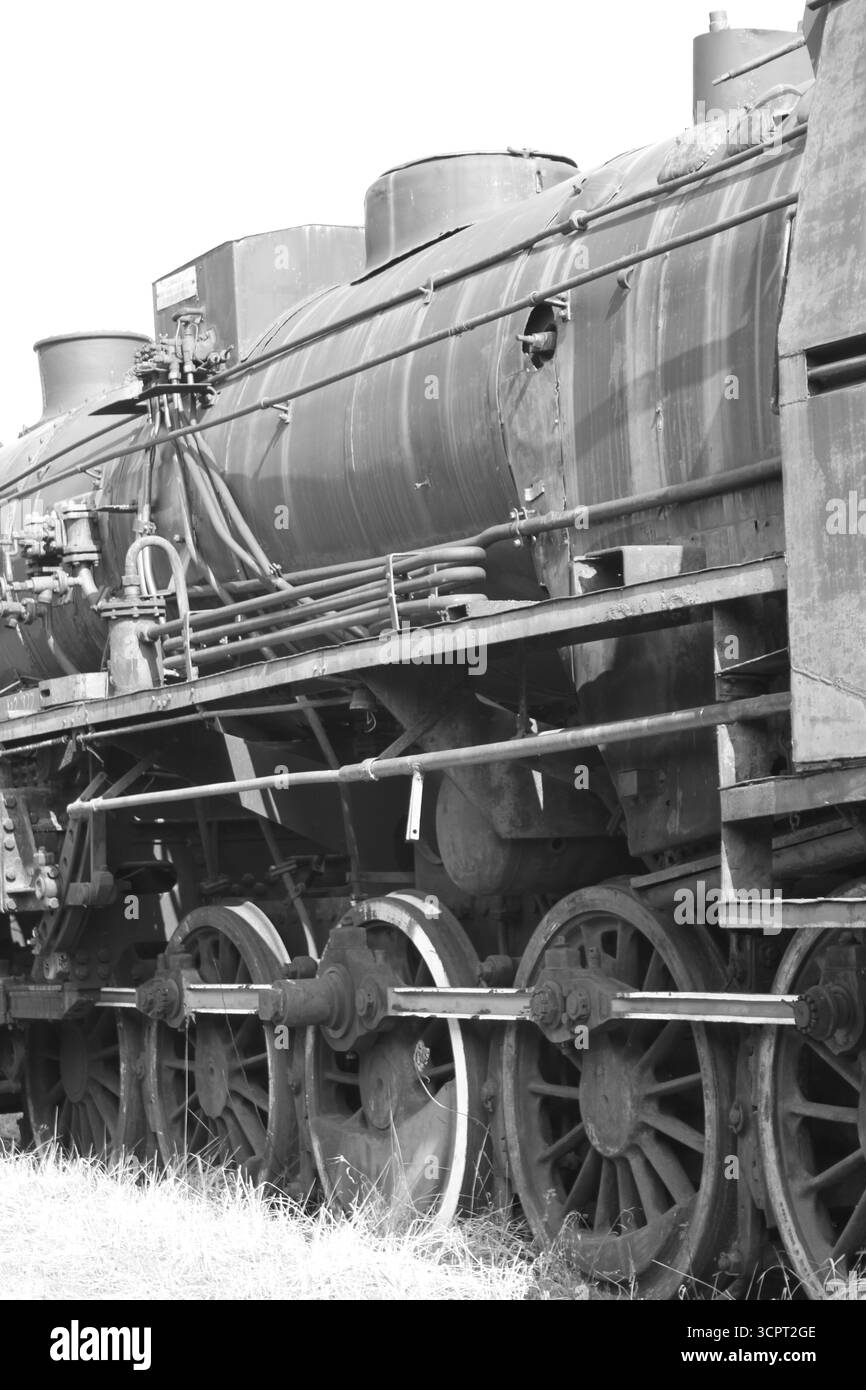Historische Dampflokomotive im Freilichtmuseum für Fahrzeuge in Pyskowice, Schlesien, Polen, fotografiert im April. Stockfoto