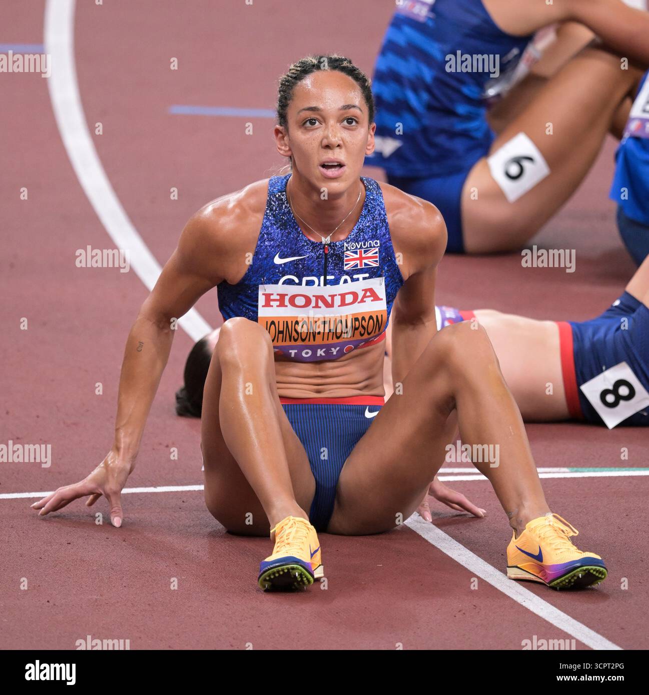Katarina Johnson-Thompson aus Großbritannien im Heptathlon - 800 m bei den Leichtathletik-Weltmeisterschaften Tokio 2025 im Nationalstadion am 12. SE Stockfoto