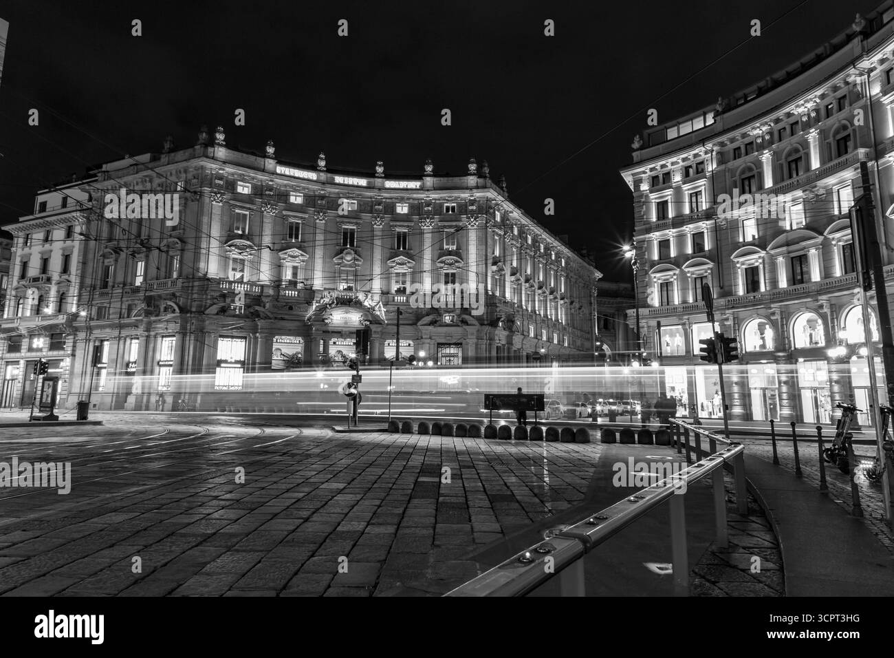 Mailand, Italien - 1. April 2022: Historischer Domplatz, Piazza del Duomo im Zentrum von Mailand, Lombardei, Italien. Stockfoto