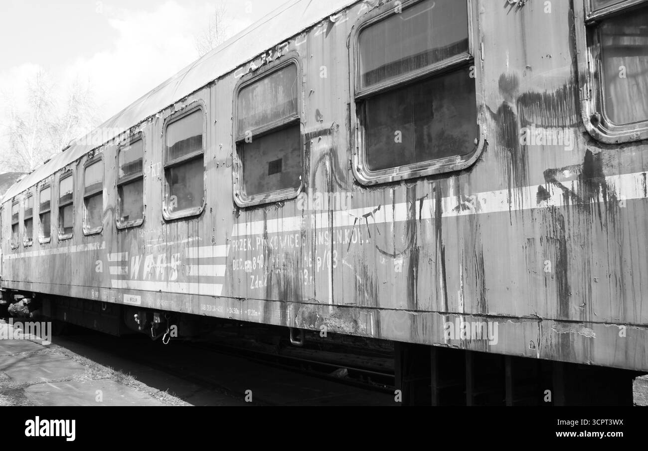 Old WARS Restaurantwagen im Freilichtmuseum für Fahrzeuge in Pyskowice, Schlesien, Polen, April. Polnischer Oldtimer. Stockfoto