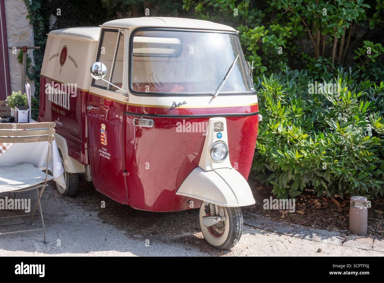 Lebensmittelwagen mit drei Rädern, Bardalino, Gardasee, Verona, Italien Stockfoto