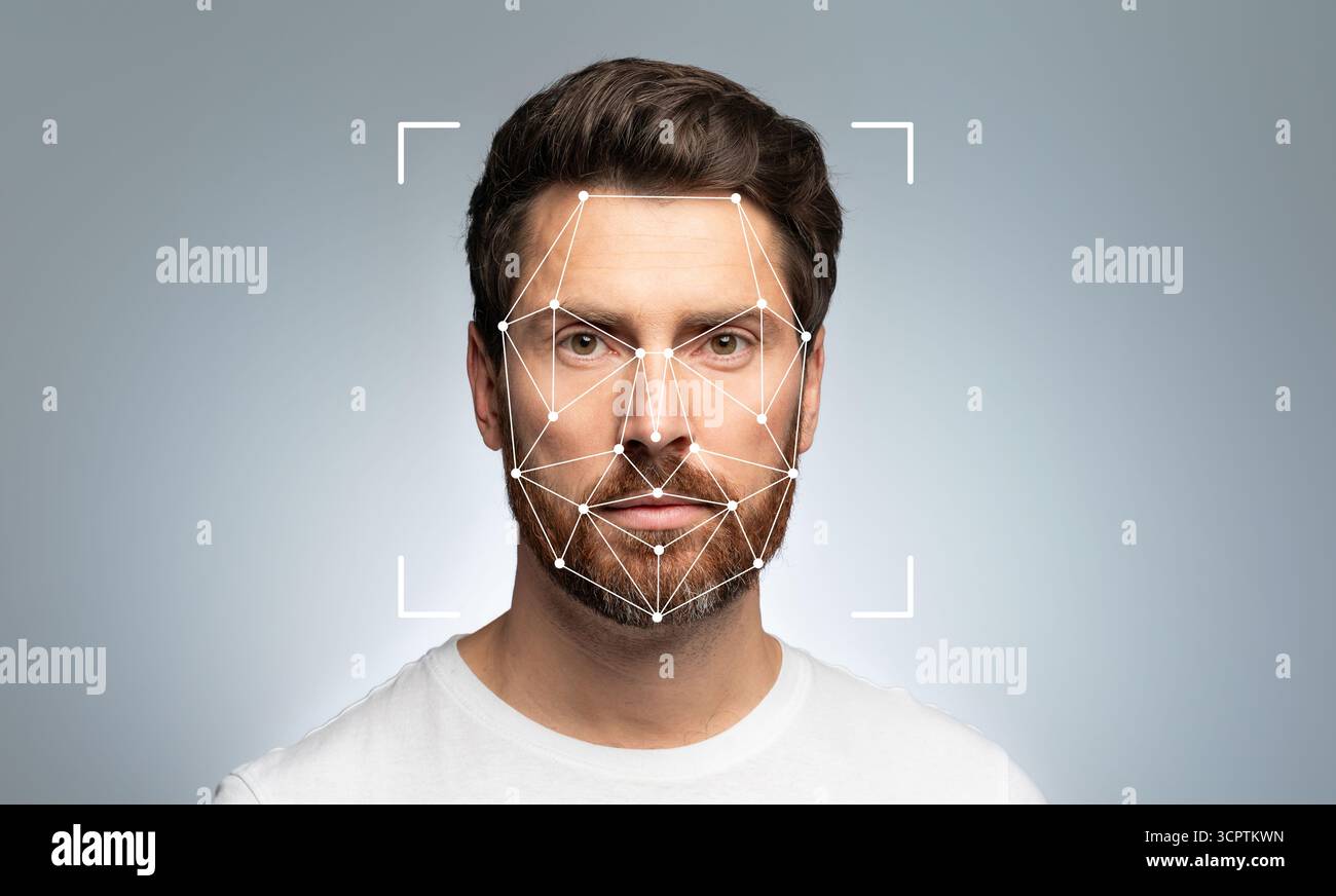 Mann mit Gesichtserkennungsgitter auf dem Gesicht vor grauem Hintergrund Stockfoto