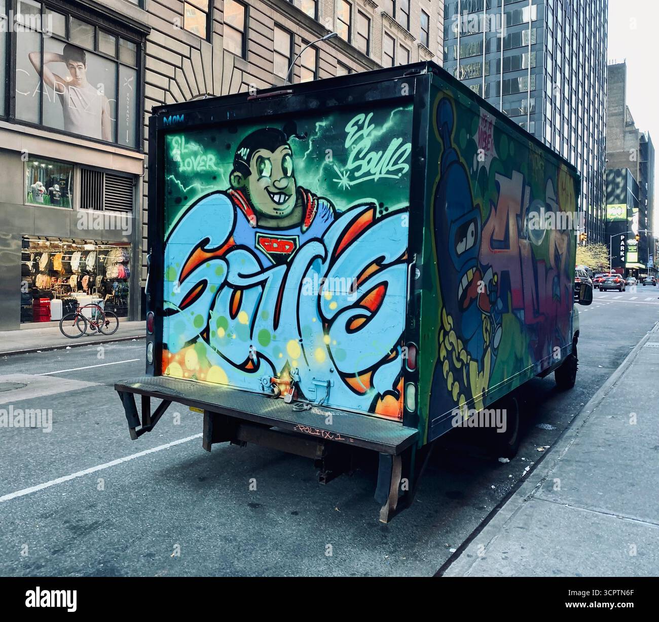Graffiti-Truck mit Cartoon Superman und „Soulz“ Street Art in New York City - Smartphone-aufgenommenes Stockfoto