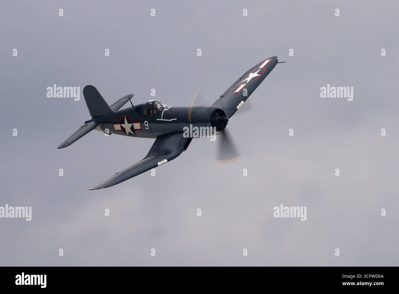 San Diego, USA. September 2025. Ein Flugzeug der USMC F4U Corsair, das während der Marine Corps Air Station Miramar Air Show 2025 in San Diego, Kalifornien, Manöver durchführte. Justin Fine/CSM/SIPA USA (Bild: © Justin Fine/Cal Sport Media/SIPA USA) Credit: SIPA US/Alamy Live News Stockfoto