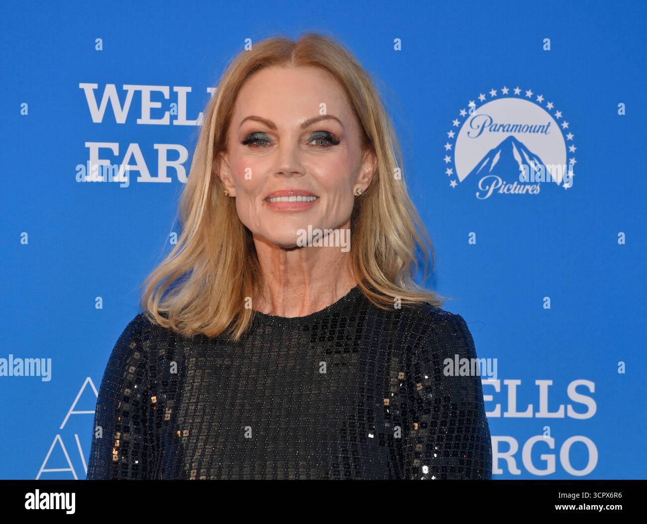 Los Angeles, Usa. September 2025. Belinda Carlisle nimmt an der jährlichen Angel Awards-Gala zu Ehren der Schauspielerin Jennifer Tilly im Paramount Pictures Studio in Los Angeles am Samstag, den 27. September 2025 Teil. Seit 1989 hat Project Angel Food mehr als 20 Millionen Mahlzeiten für Menschen mit Krebs, Diabetes, Herzinsuffizienz, Nierenerkrankungen HIV/AIDS und anderen lebensbedrohlichen Krankheiten zubereitet und geliefert. Foto: Jim Ruymen/UPI Credit: UPI/Alamy Live News Stockfoto