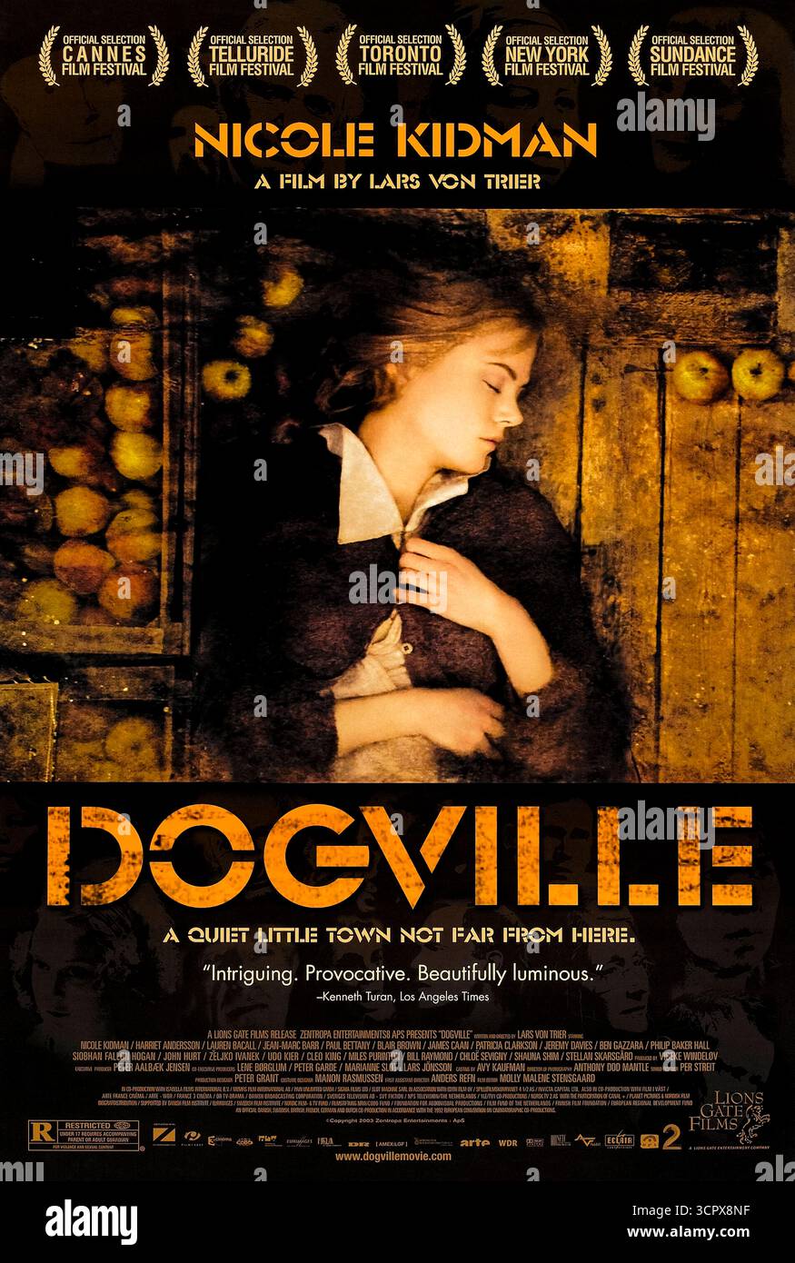 Dogville (2003) von Lars von Trier mit Nicole Kidman, Paul Bettany und Stellan Skarsgård. Ein Flüchtling findet Zuflucht in einer kleinen Stadt, in der die Freundlichkeit der Gemeinde bald grausam wird. Foto eines Original-Posters aus dem Jahr 2003 (USA), das NUR FÜR REDAKTIONELLE ZWECKE VERWENDET WIRD. Quelle: BFA / Lions Gate Films Stockfoto