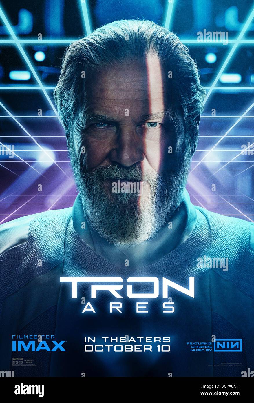 TRON: Ares (2025) von Joachim Rønning mit Jeff Bridges in der Rolle von Kevin Flynn, dem legendären Schöpfer von The Grid, der aus der digitalen Vergessenheit zurückkehrt, um Menschheit und künstlicher Intelligenz zu helfen, wenn Welten wieder zusammenstoßen. NUR FÜR REDAKTIONELLE ZWECKE des Posters mit US-Schriftzeichen. Quelle: BFA / Walt Disney Studios Motion Pictures Stockfoto