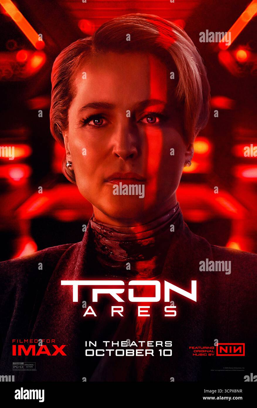 TRON: Ares (2025) unter der Regie von Joachim Rønning mit Gillian Anderson in der Hauptrolle der Elisabeth Dillinger, der gewaltigen Matriarchin der Familie Dillinger, deren Einfluss das Schicksal der digitalen und menschlichen Welt prägt. NUR FÜR REDAKTIONELLE ZWECKE des Posters mit US-Schriftzeichen. Quelle: BFA / Walt Disney Studios Motion Pictures Stockfoto