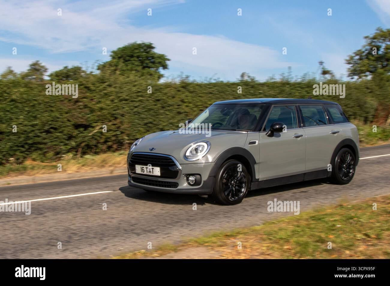 2017 Grey Mini Clubman Cooper Start/Stop Estate, 6-türiger Benzinmotor mit 1499 ccm; Oldtimer-Enthusiasten reisen schnell zur Cheshire Classic Car Show, Großbritannien Stockfoto
