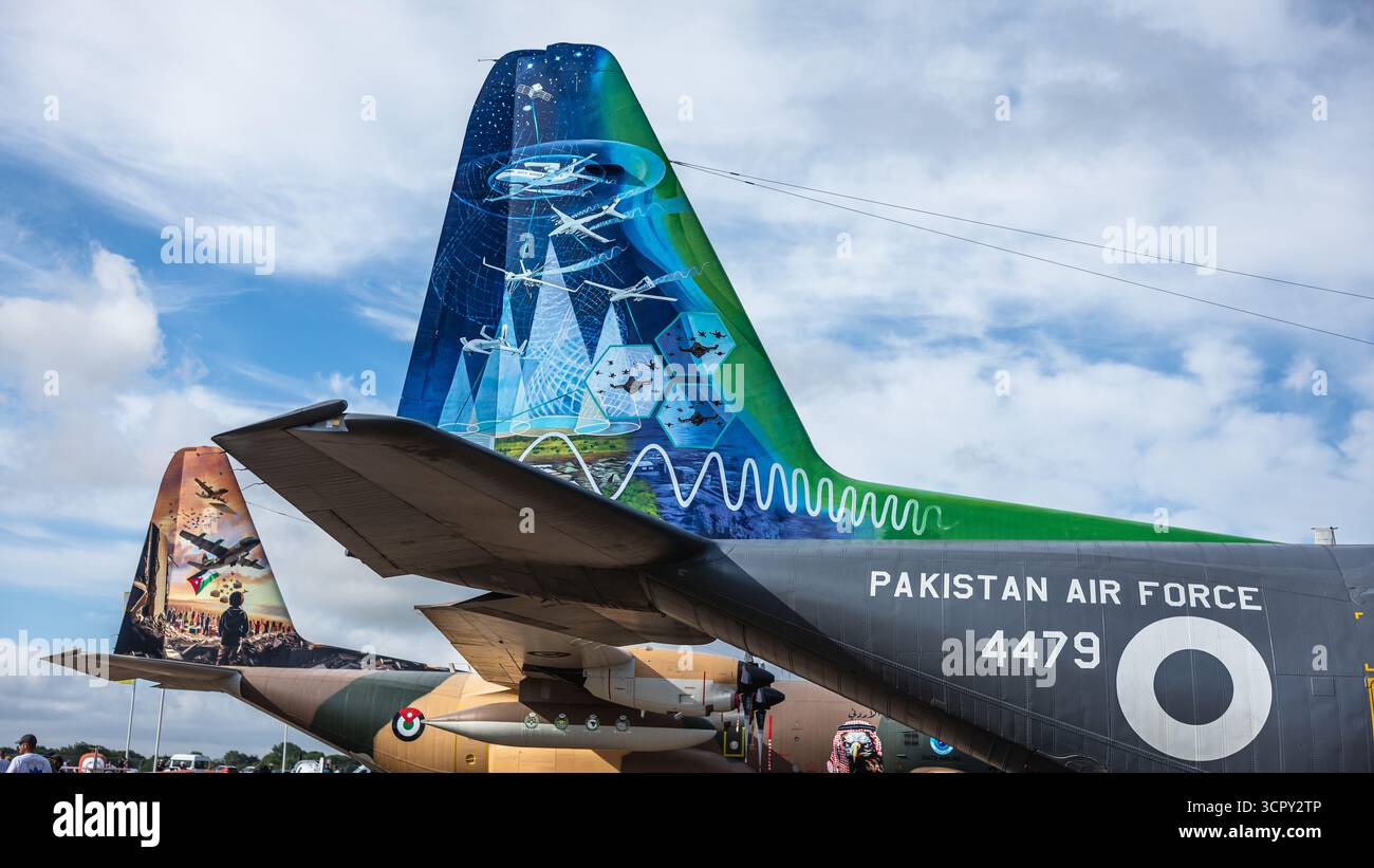 Pakistan Air Force - Lockheed Hercules C-130E, statisch auf der Royal International Air Tattoo 2025. Stockfoto