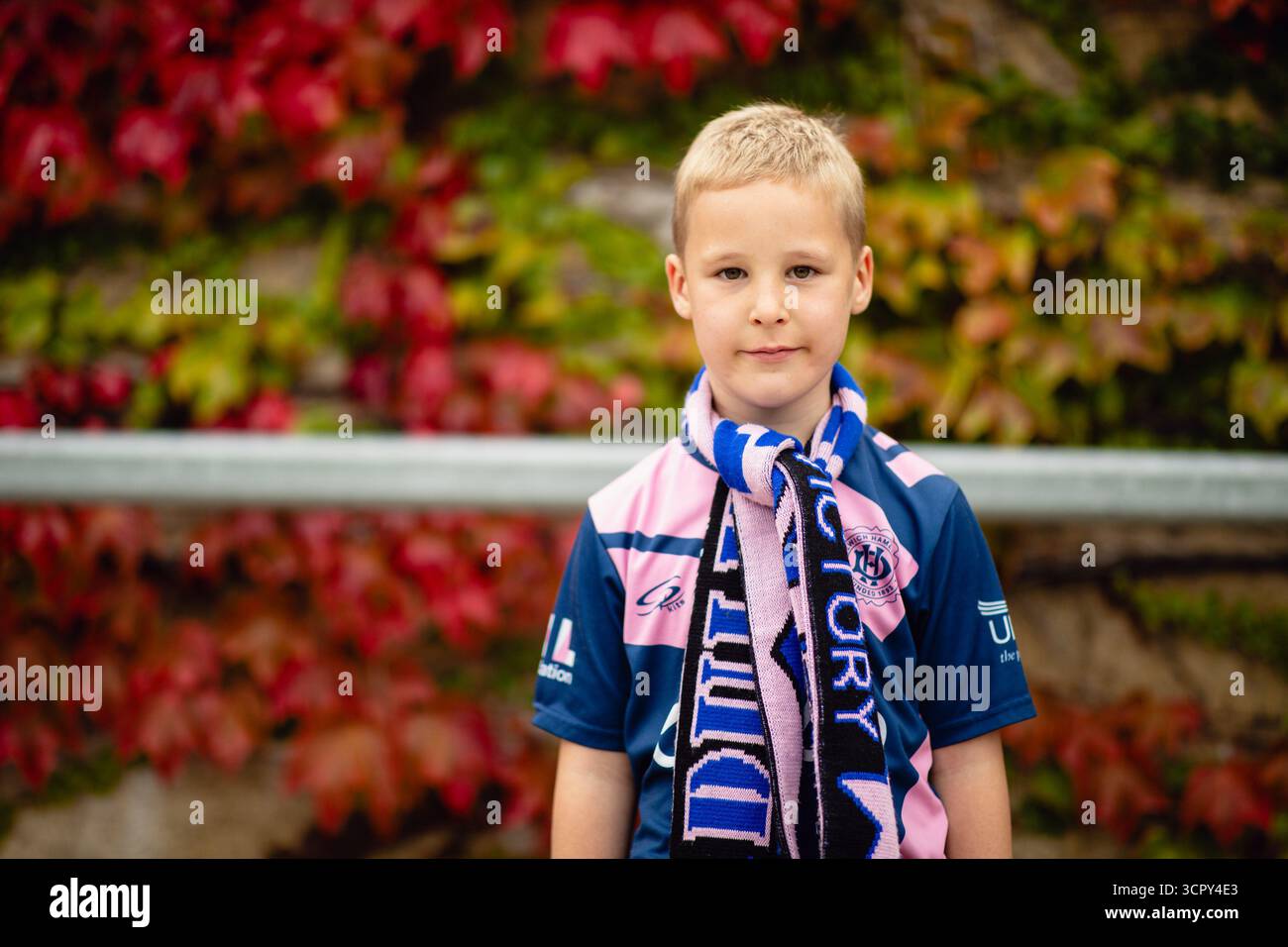 London, Großbritannien. September 2025. Junger Dulwich-Unterstützer beim FA Womens National League Cup Spiel zwischen Dulwich Hamlet und Hashtag United in Champion Hill. Quelle: Liam Asman/Alamy Live News Stockfoto