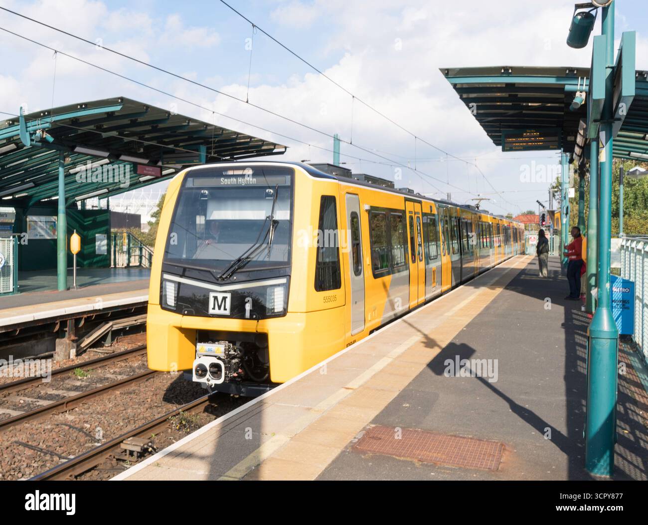 New Tyne and Wear Metro Train, SWISS gebaut von Stadler Rail, am Bahnhof St. Peters in Sunderland Stockfoto