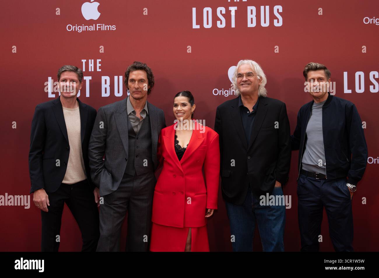 London, Vereinigtes Königreich. September 2025. Gruppenfoto für die Besetzung von „The Lost Bus“ in Curzon Mayfair – aus dem zweiten links Matthew McConaughey, America Ferrera, Paul Greengrass. Cristina Massei/Alamy Live News Stockfoto