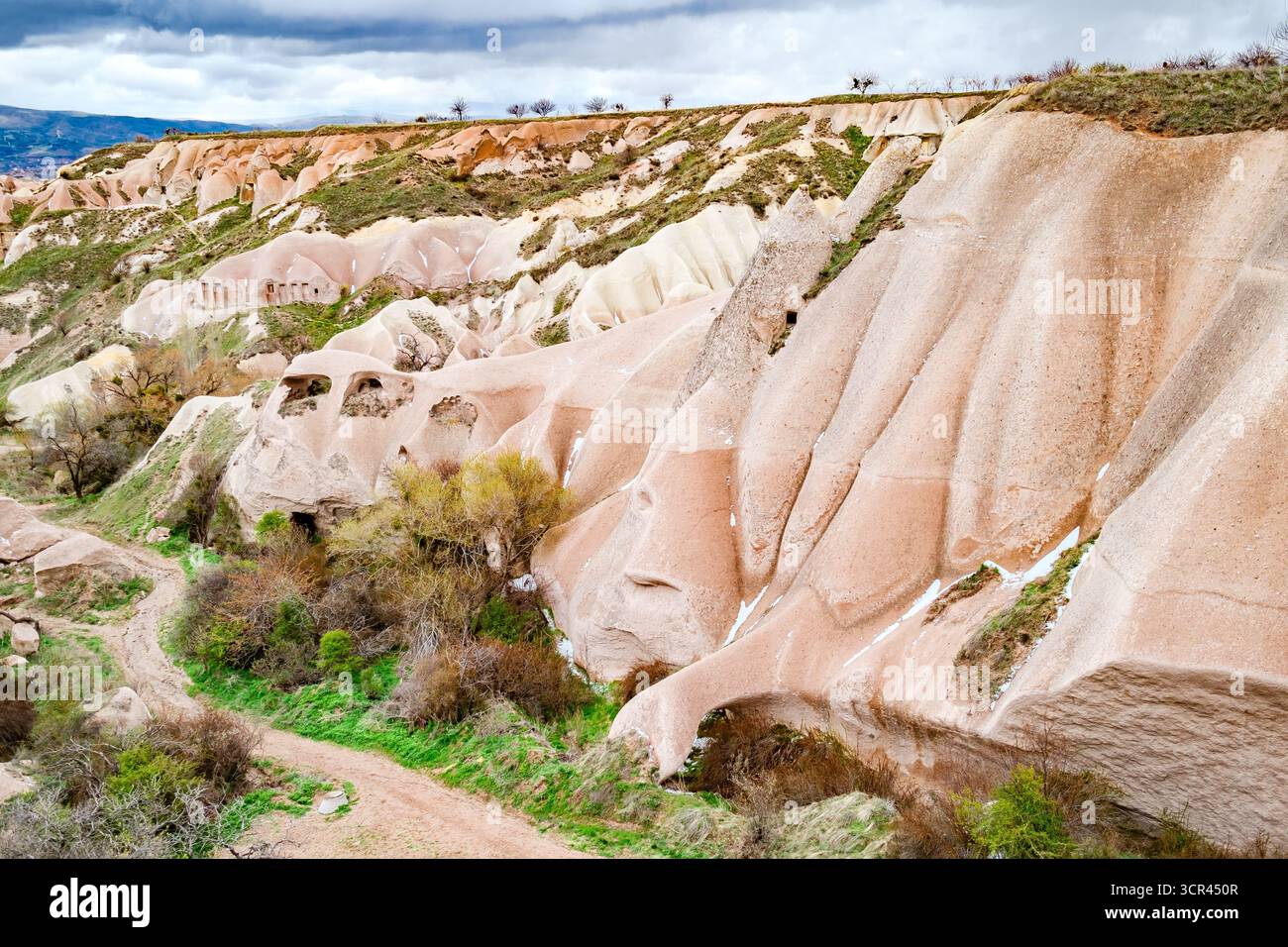 Pigeon Valley bizarre Klippen im Dorf Uchisar, Türkei Stockfoto